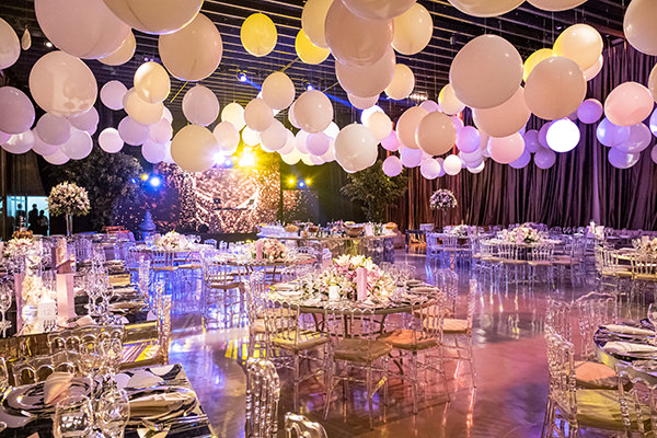 balões lilás e roxo para festa