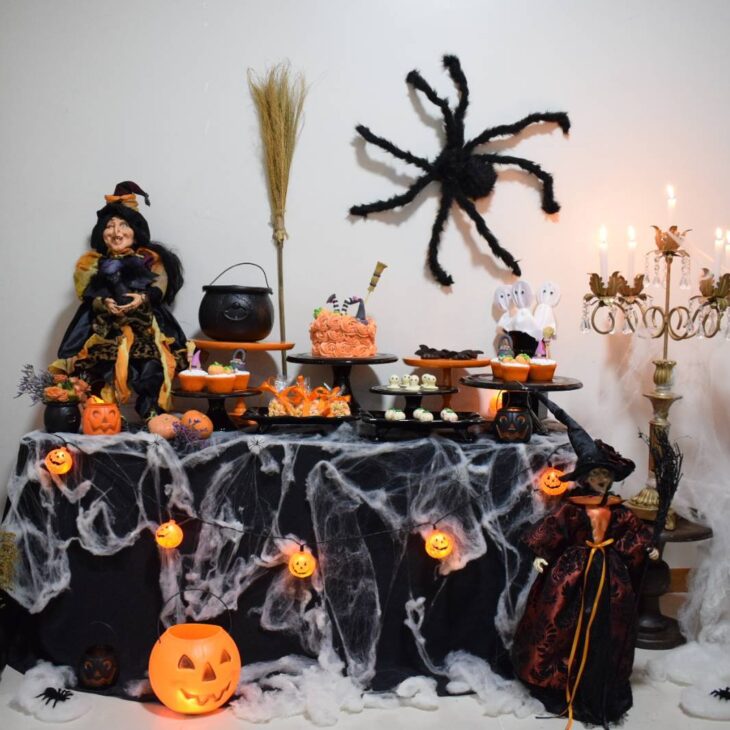 Fantasmas de papel crepom
