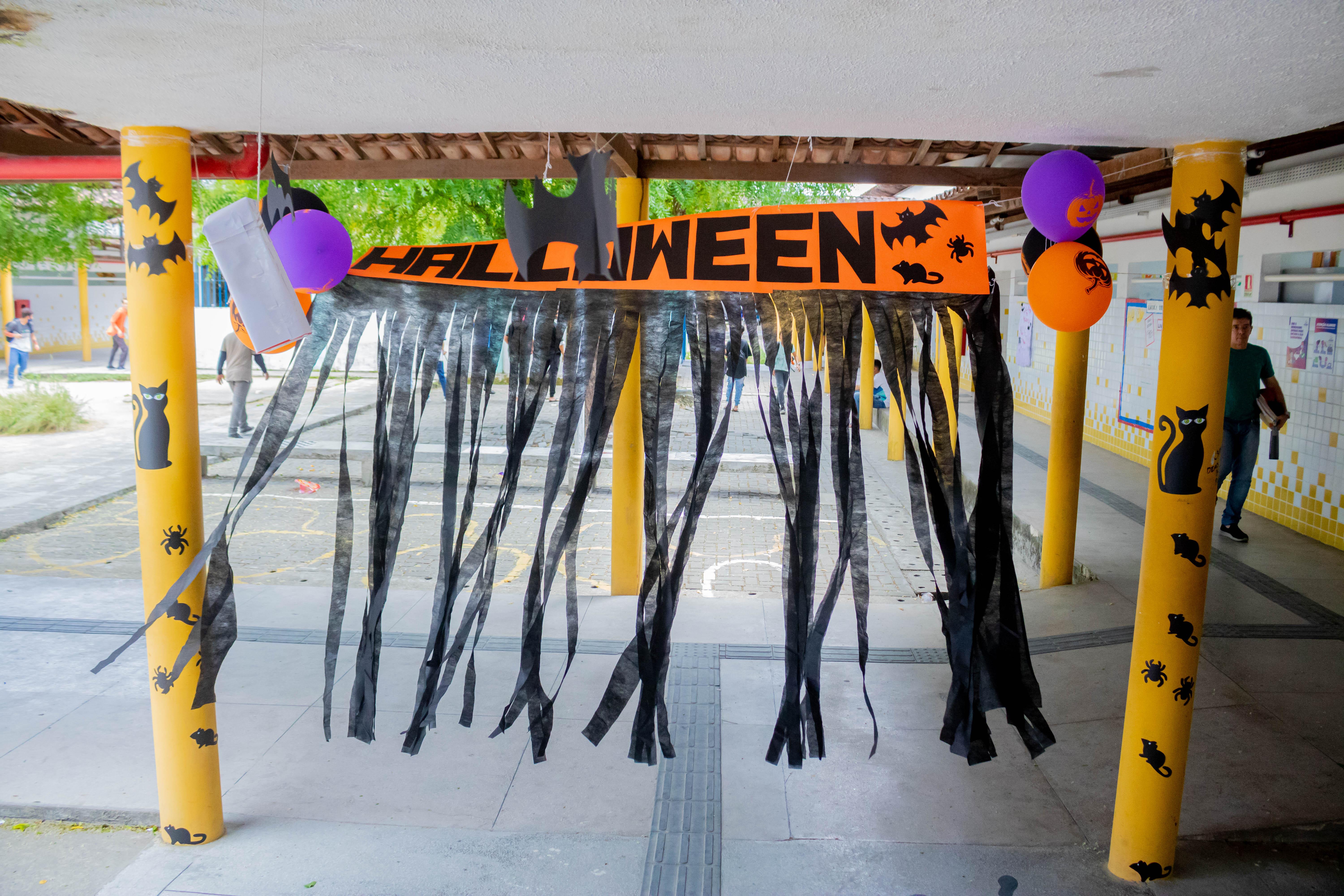 erros comuns ao decorar halloween na escola
