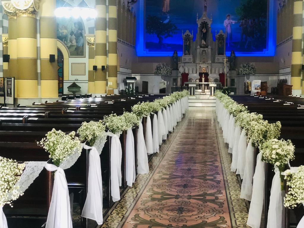 decoração igreja para casamento noturno
