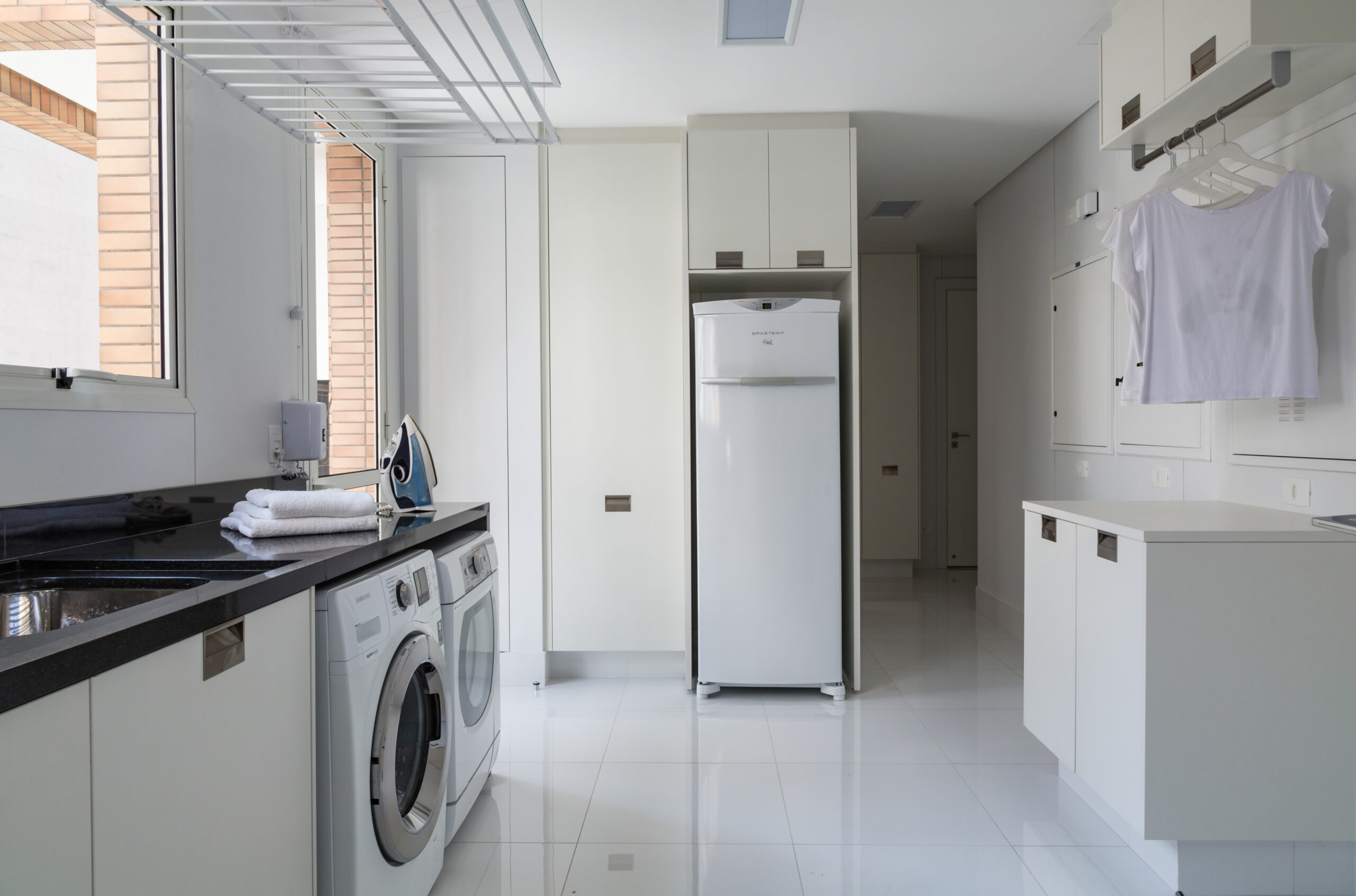 5 ideias de títulos:
1. Transforme sua Lavanderia Pequena em um Espaço Funcional e Estiloso
2. Organização Inteligente: Dicas Essenciais para Lavanderias Compactas
3. Revestimentos e Cores: A Chave para uma Lavanderia Moderna e Agradável
4. Soluções Criativas e Econômicas para Otimizar sua Área de Serviço
5. Tendências de Decoração para Lavanderias em 2025: Inspirações e Dicas