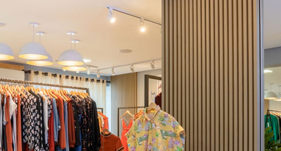 decoração loja de roupa masculina vs feminina