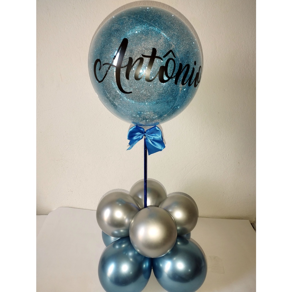arranjo de mesa com balão e número