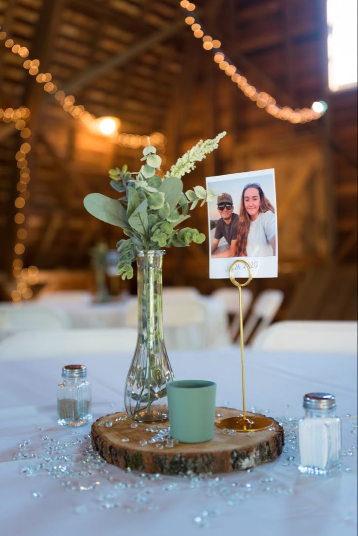 decoração de mesa de casamento minimalista