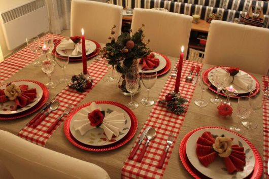 decoração de mesa de natal com juta