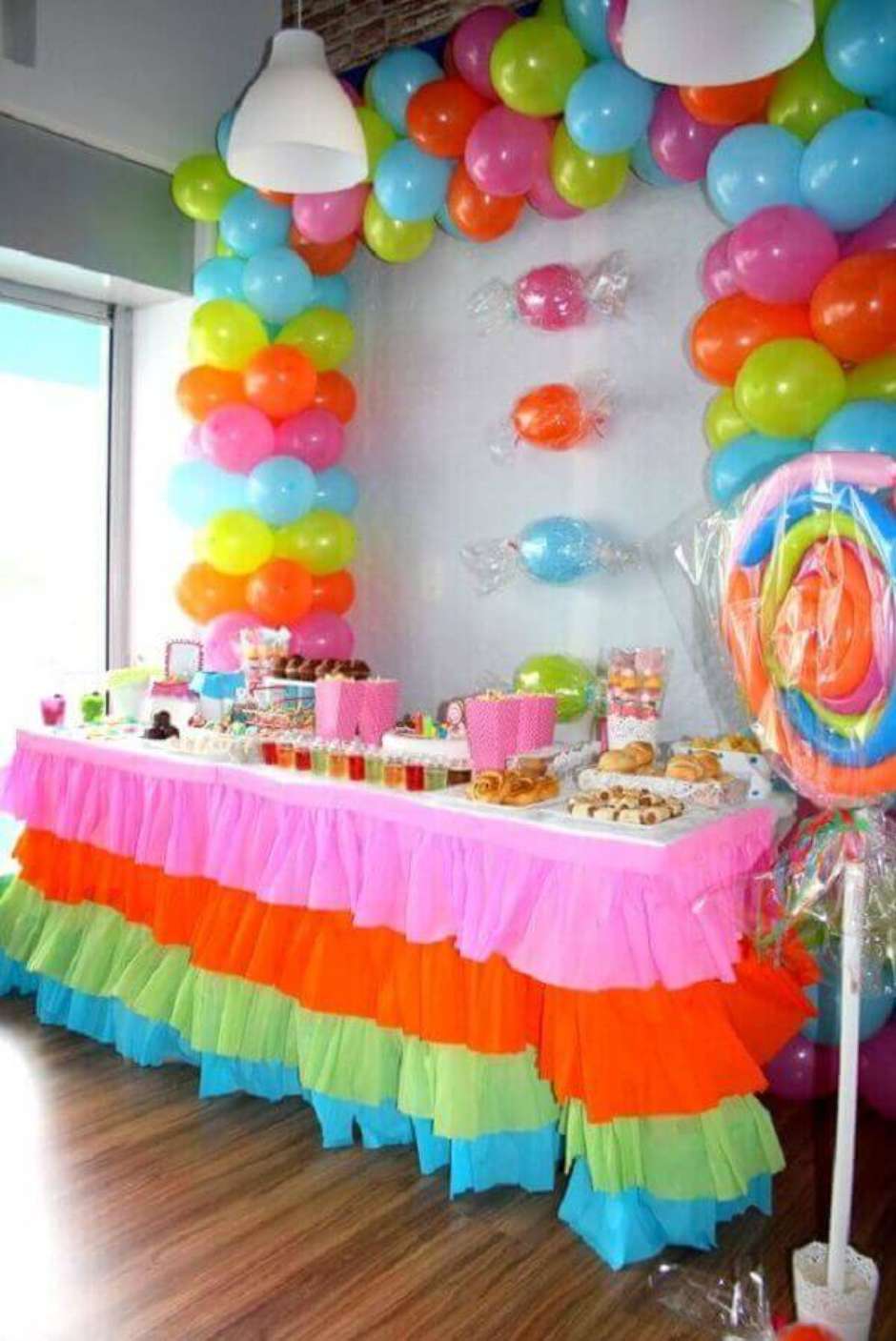 como fazer centro de mesa dia das crianças com reciclados