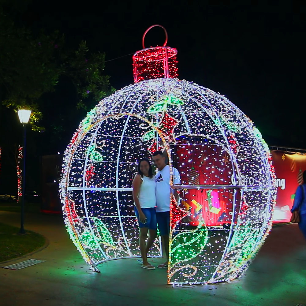 decoração de natal moderna com bolas