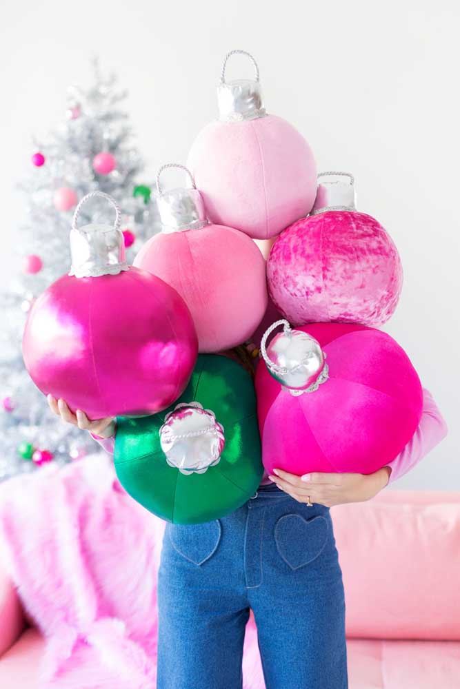 como usar bolas grandes na decoração de natal