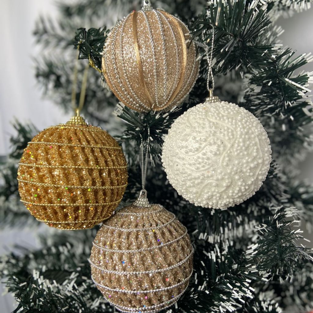 decoração de natal moderna com bolas