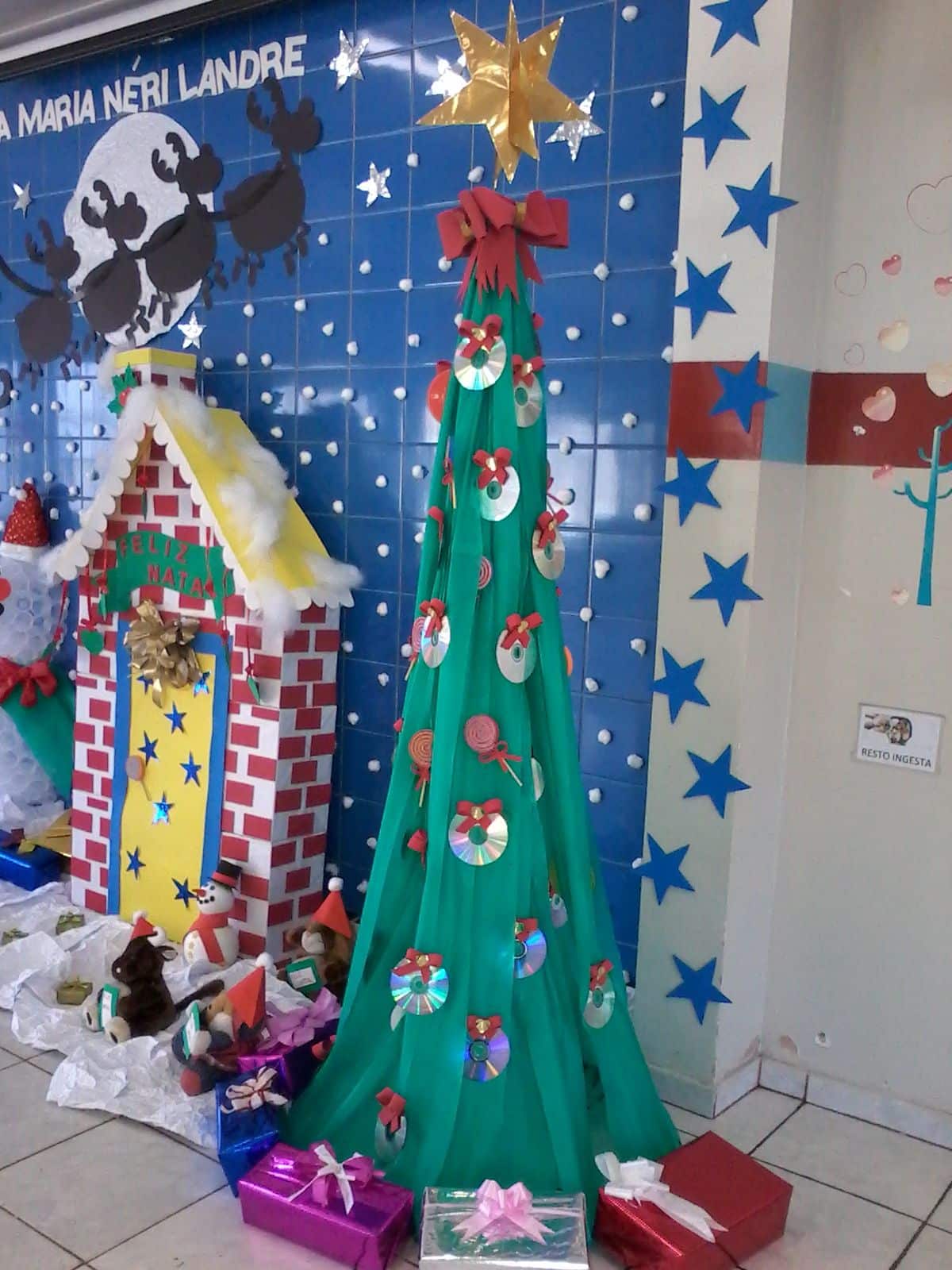 decoração de sala de aula natal TNT EVA