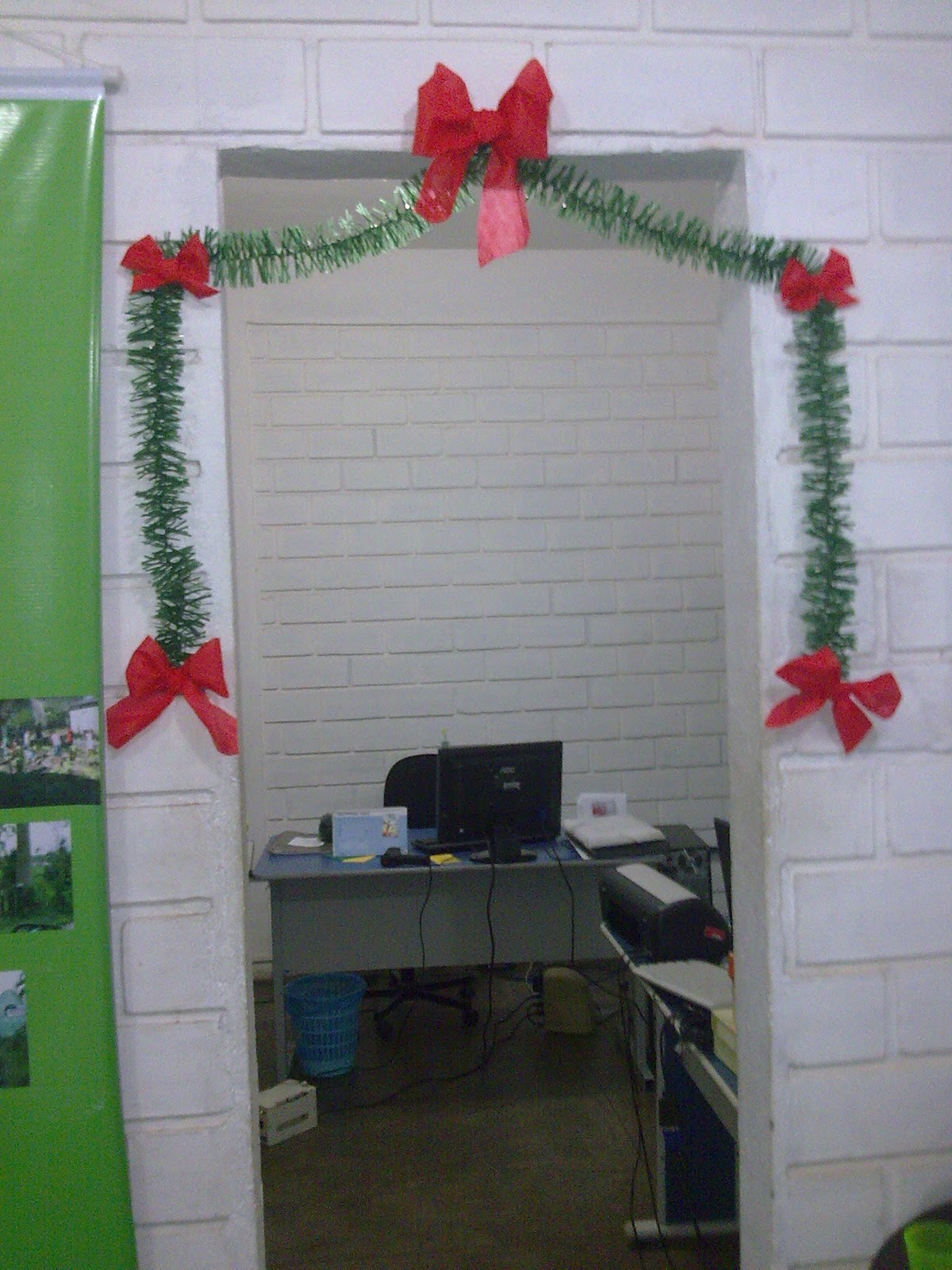 árvore de natal decorada com TNT e EVA