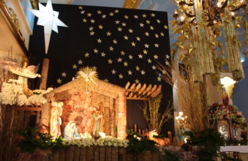 decoração de natal para igreja pequena vs grande
