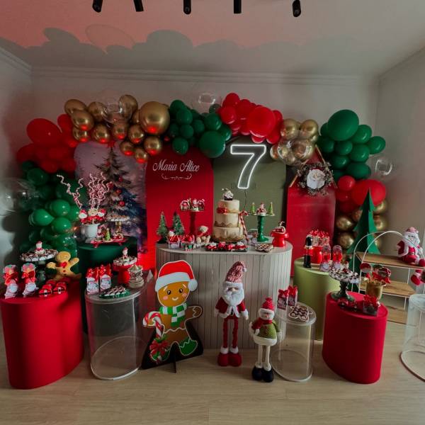 decoração de aniversário natalino vs decoração de natal tradicional