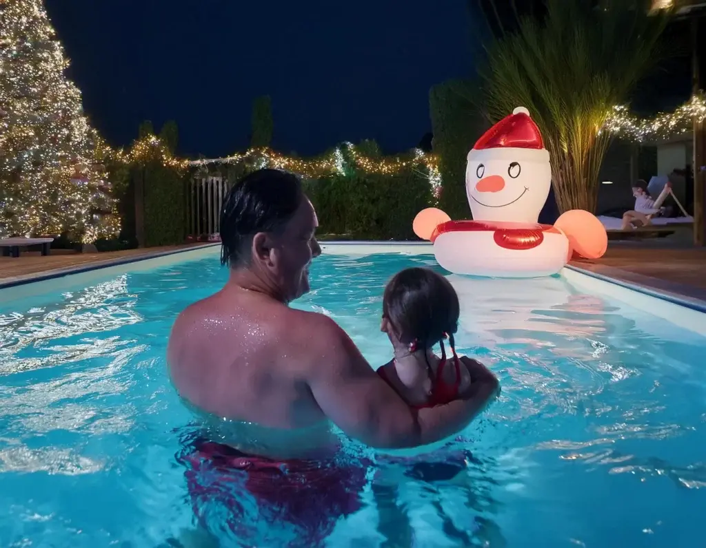 iluminação para piscina no natal