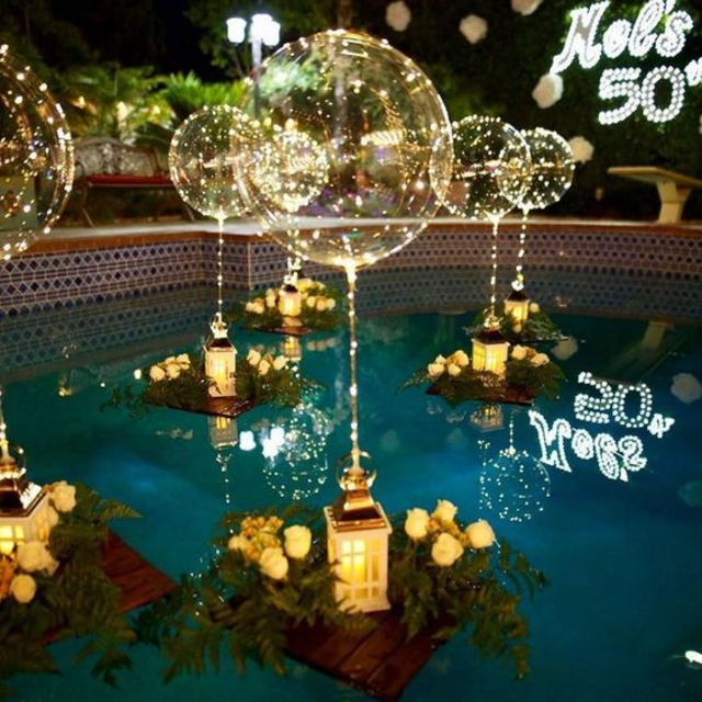 decoração de borda de piscina natal
