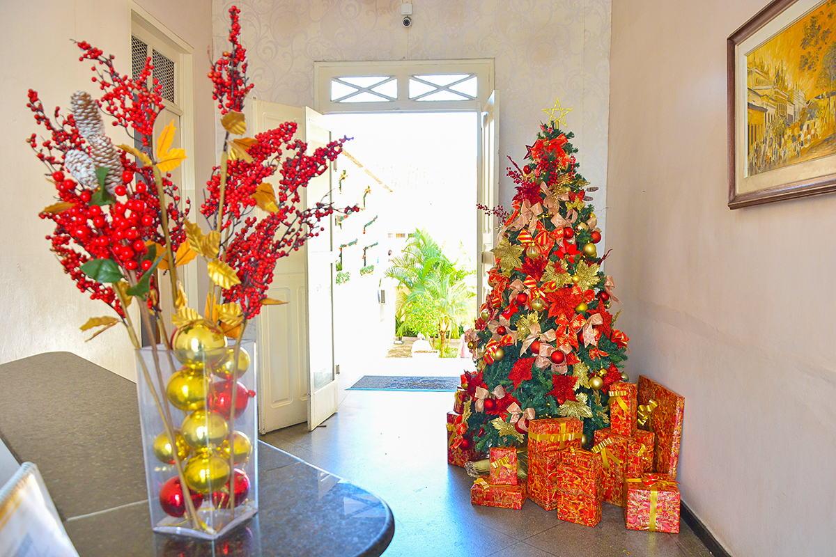 decoração de natal recepção escritório