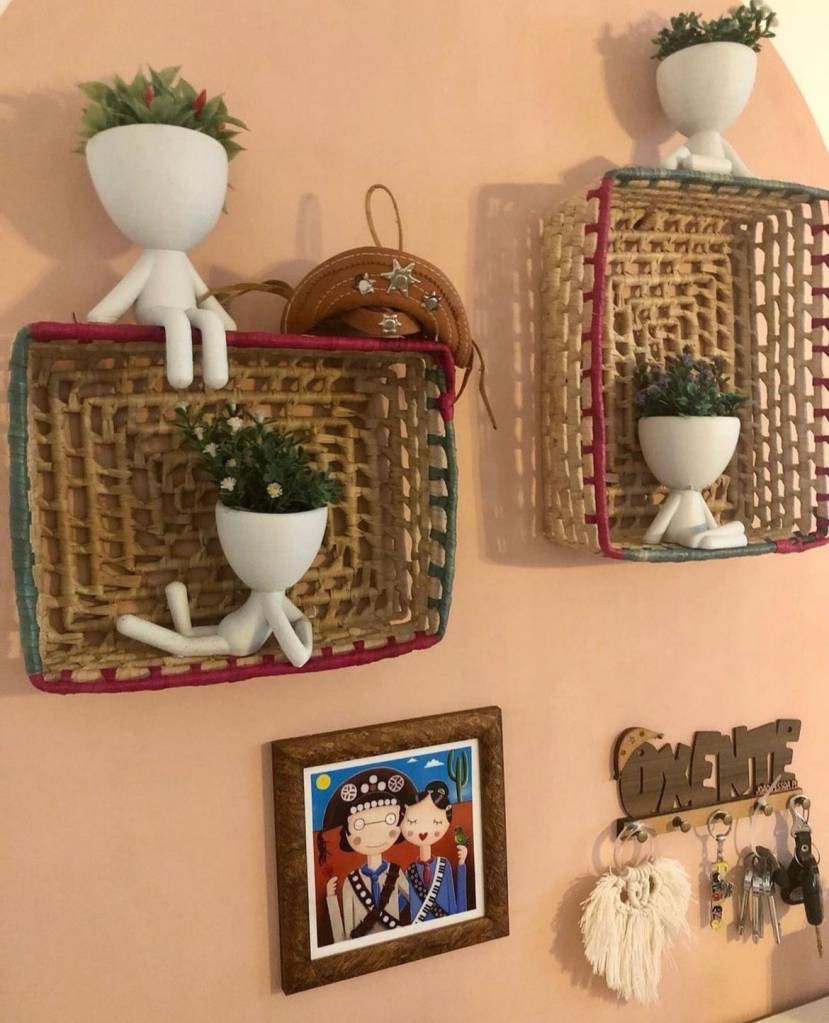 como instalar leques de palha na parede