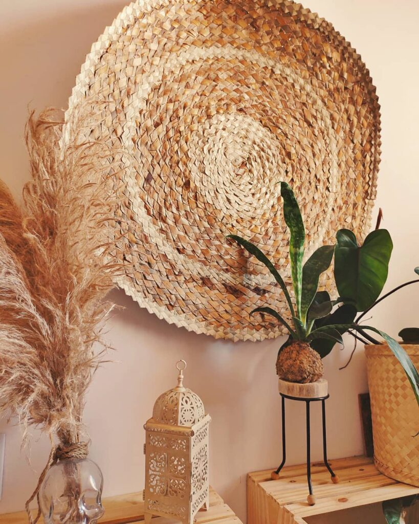 cestos de palha vs mandalas para parede qual escolher