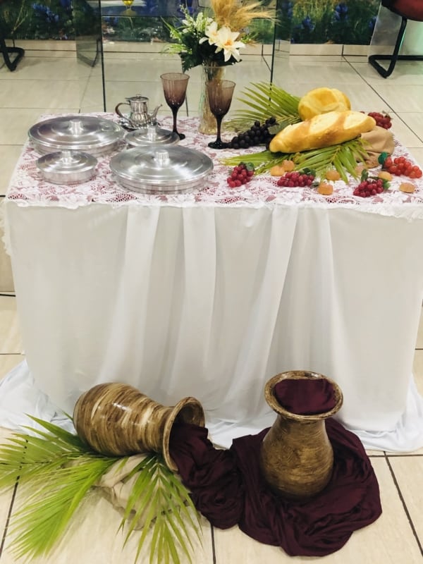 decoração igreja páscoa com materiais recicláveis