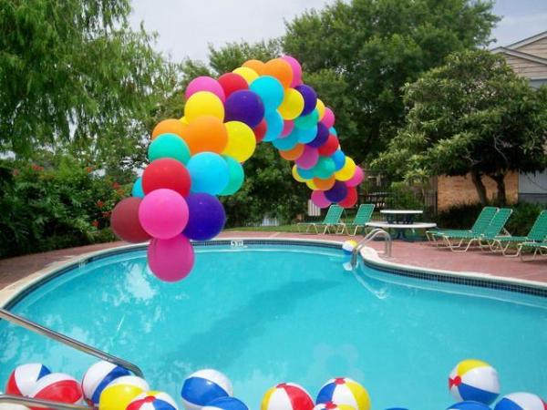 ideias festa na piscina a noite