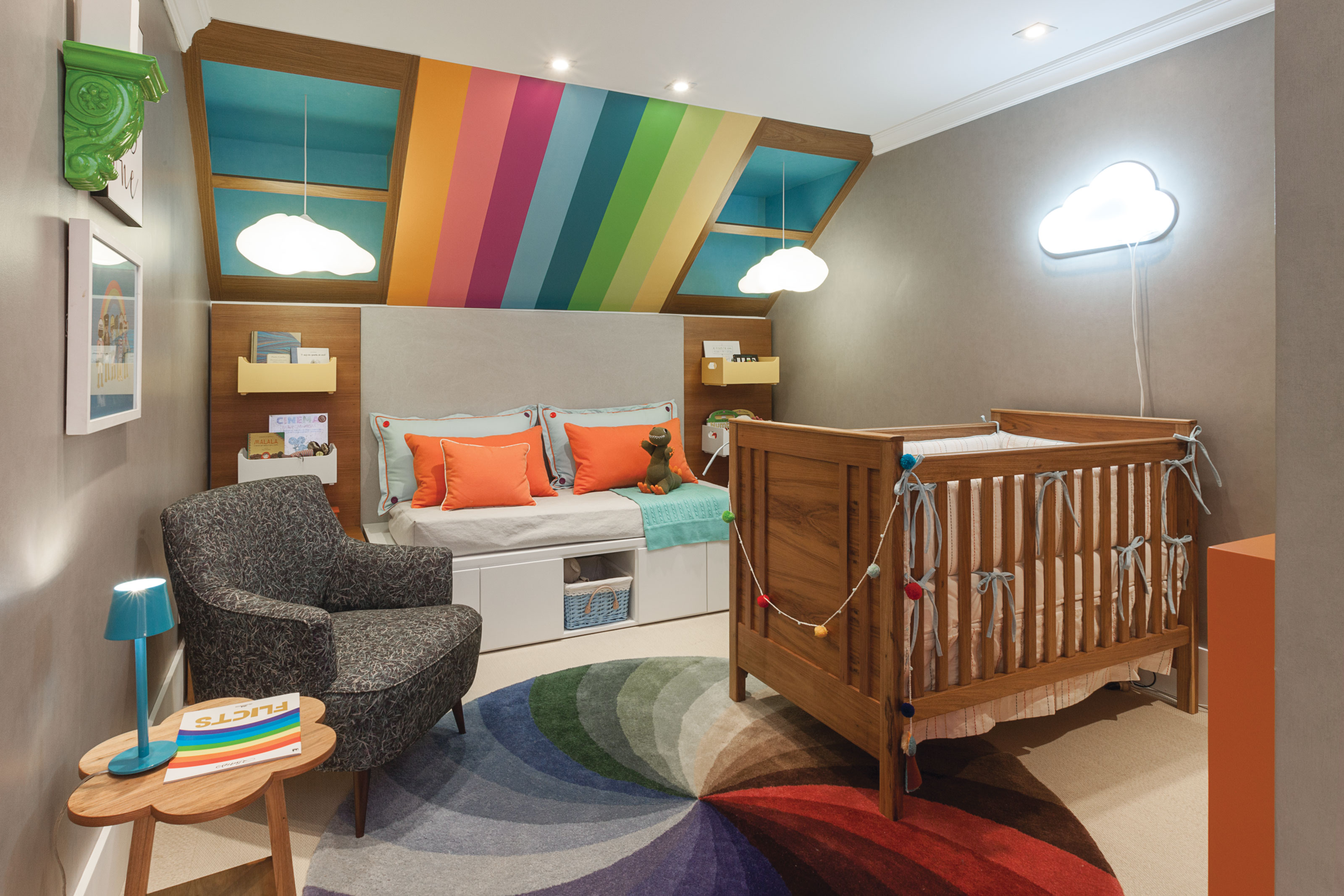 quarto de bebê masculino com papel de parede moderno