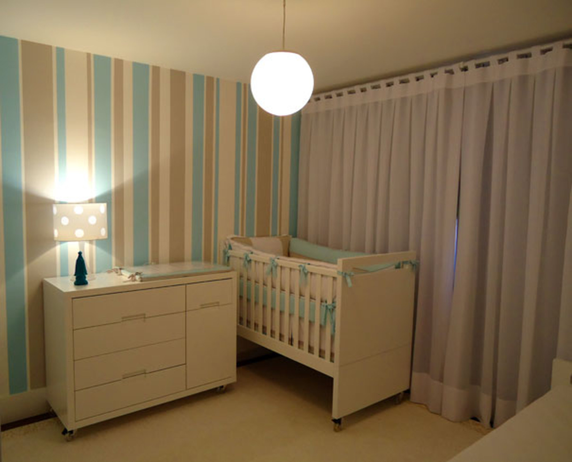 decoração quarto de bebê simples feminino