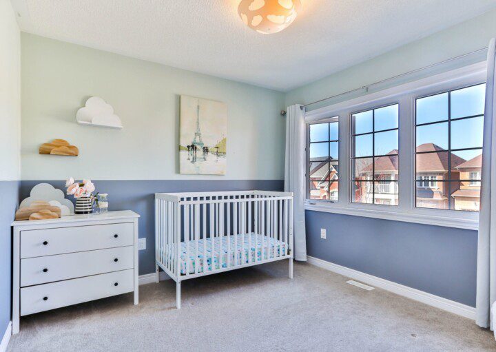 decoração quarto infantil pequeno com móveis planejados baratos