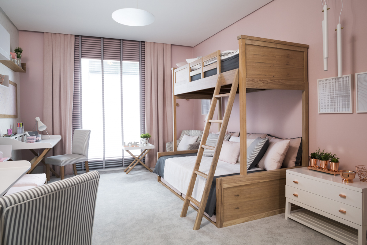 prateleiras e nichos para quarto com beliche