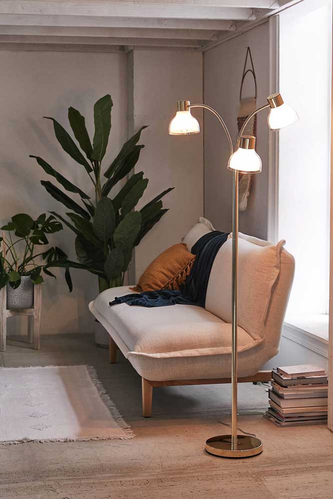 abajur de chão versus abajur de mesa qual o melhor para sala