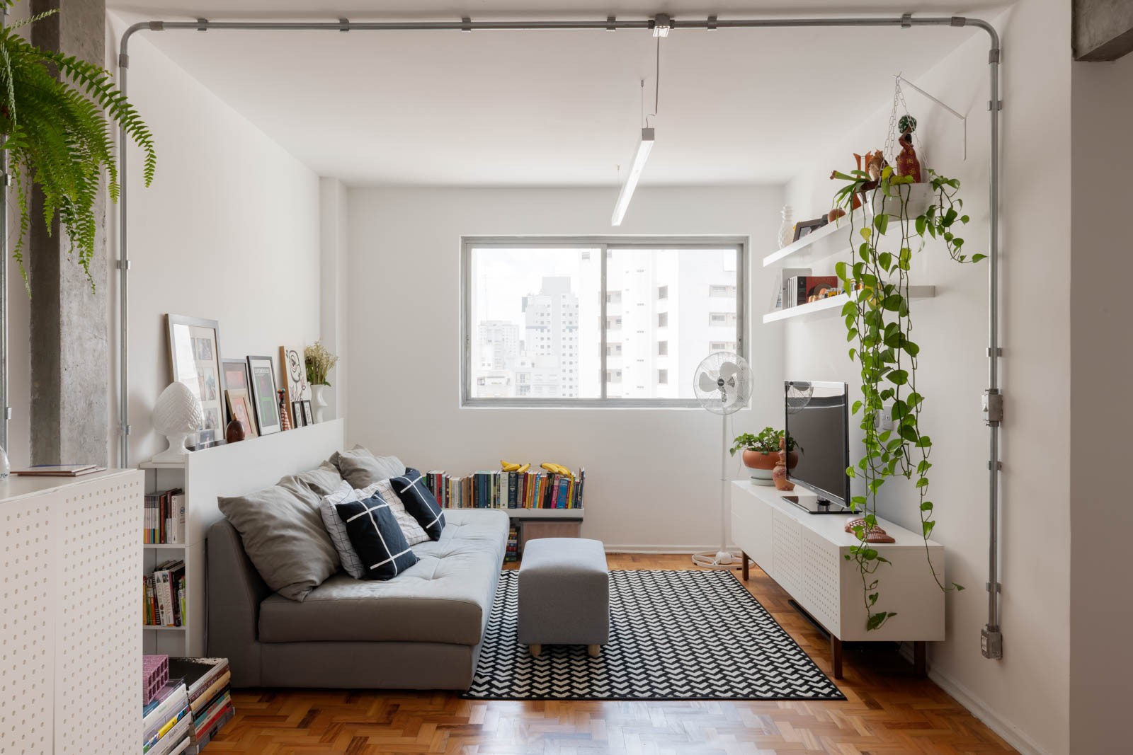 erros comuns decorar sala piso taco