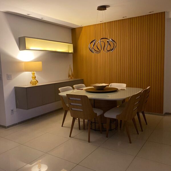 decoração de sala com ripas de madeira