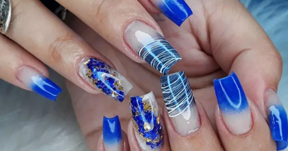 unha azul royal inspiração