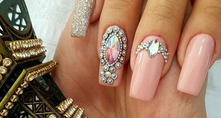 unhas de fibra com pedrarias