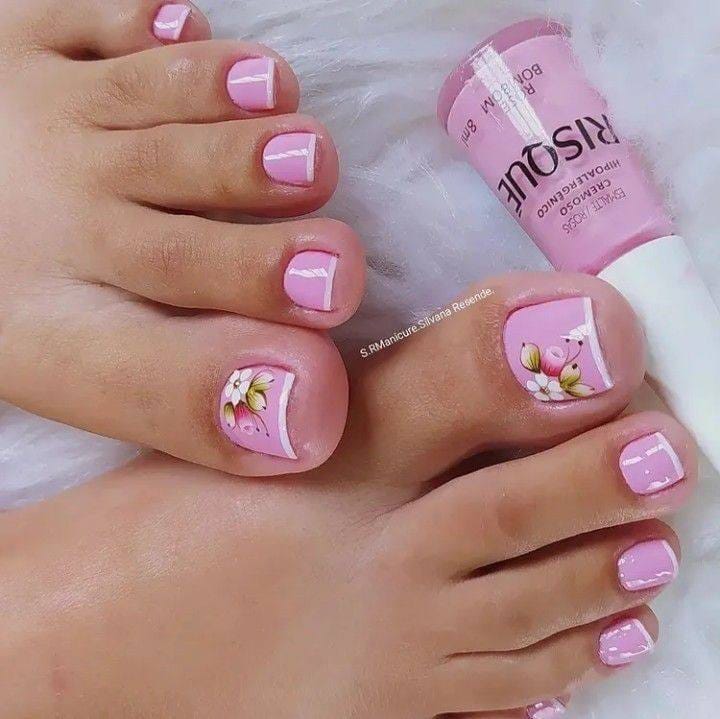 unhas do pé delicadas