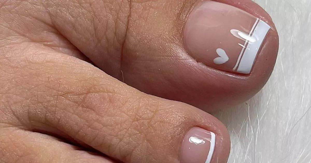 unhas do pé francesinha