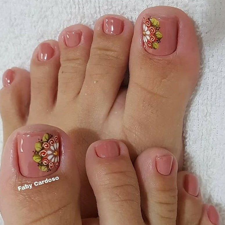 unhas do pé simples e bonitas