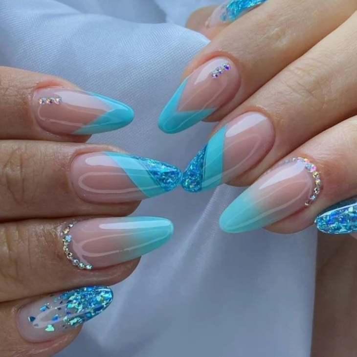 unhas almond com glitter