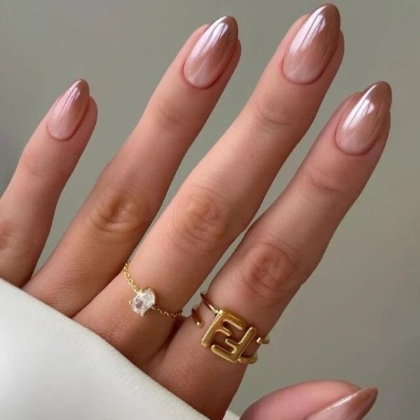 unhas em gel almond encapsuladas
