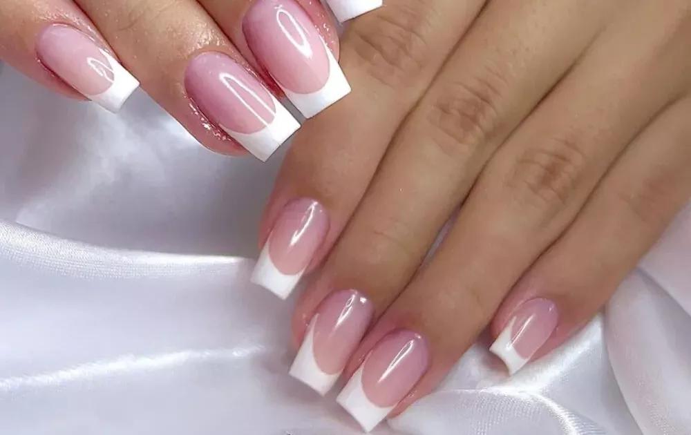 unha de gel quadrada decorada curta