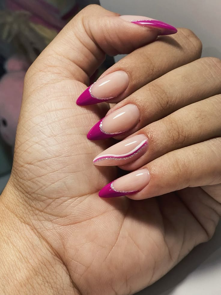 unha gel encapsulada com glitter holográfico