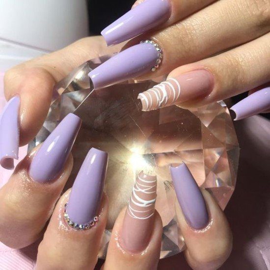esmalte lilás
