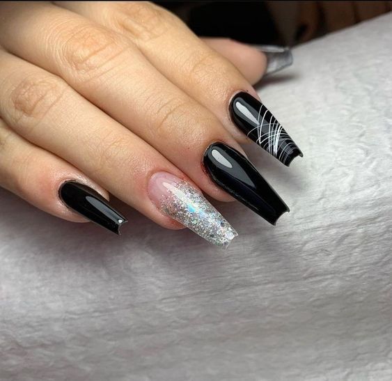 unha preta estilo gótico