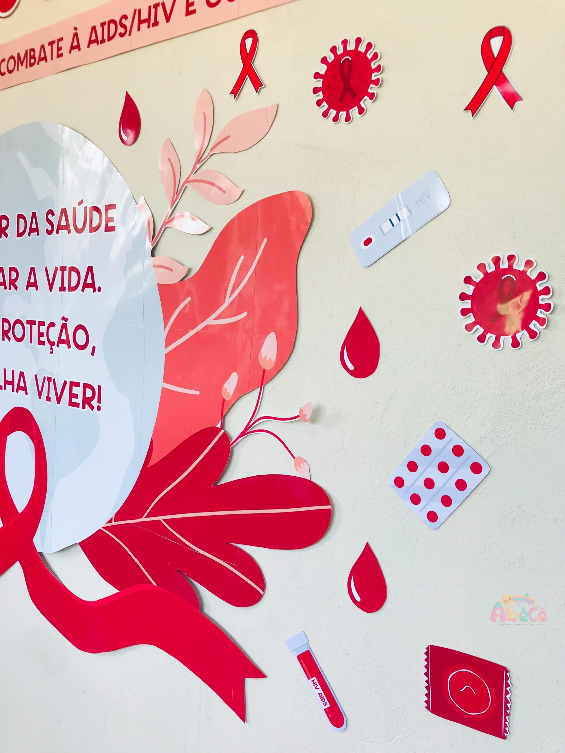 decoração dezembro vermelho ubs 2026
