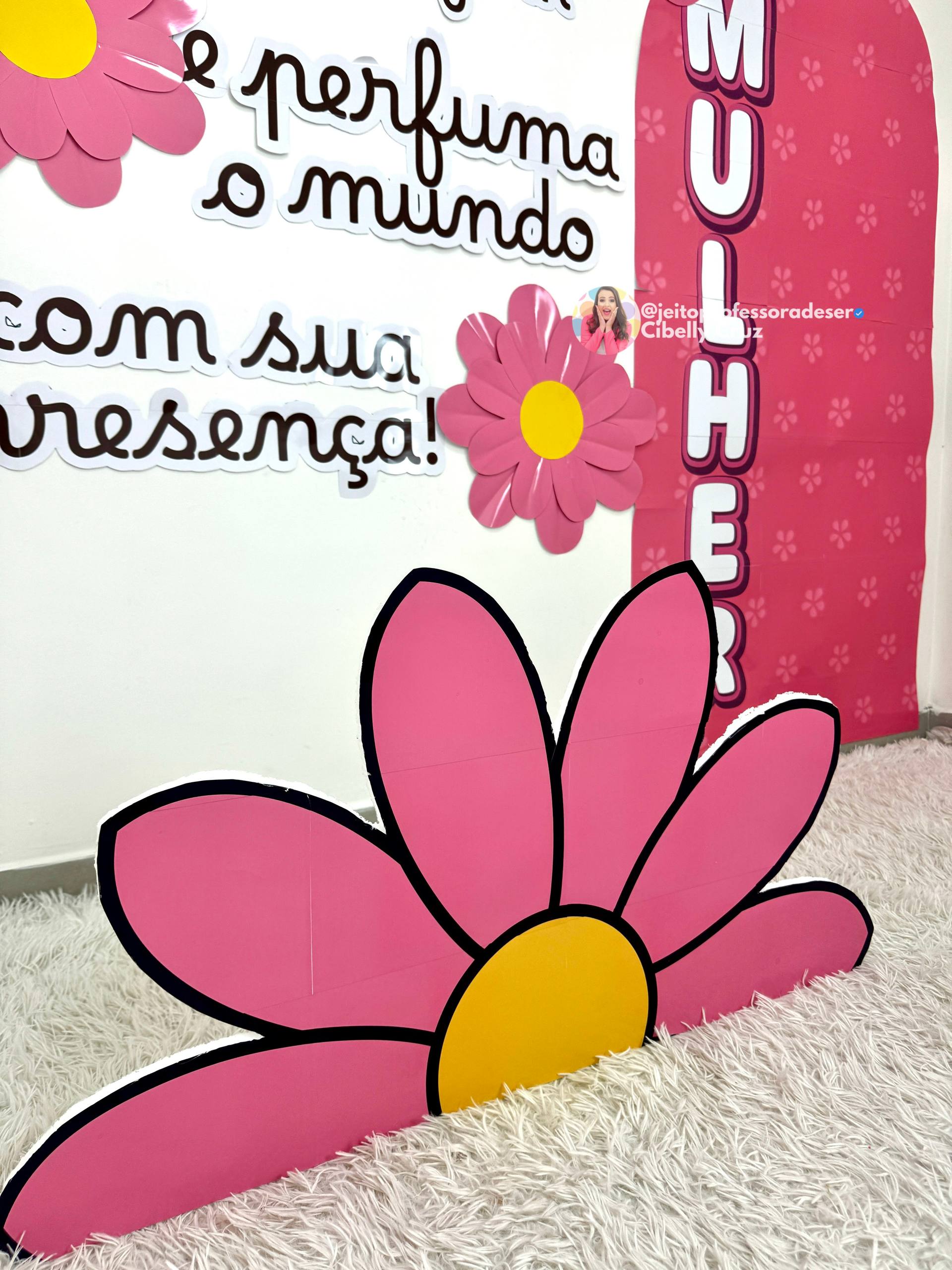 painel dia da mulher com balões