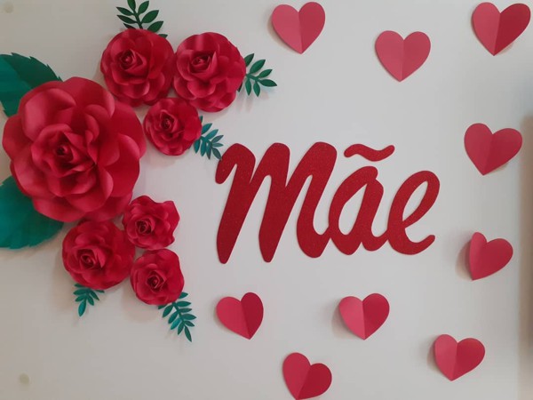 decoração dia das mães com flores de papel