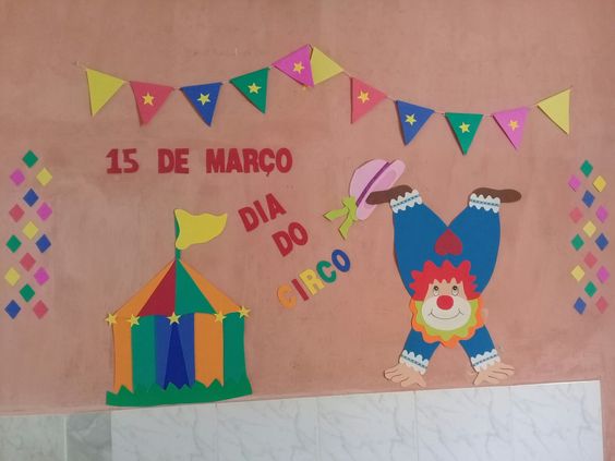 como fazer painel de palhaço dia do circo