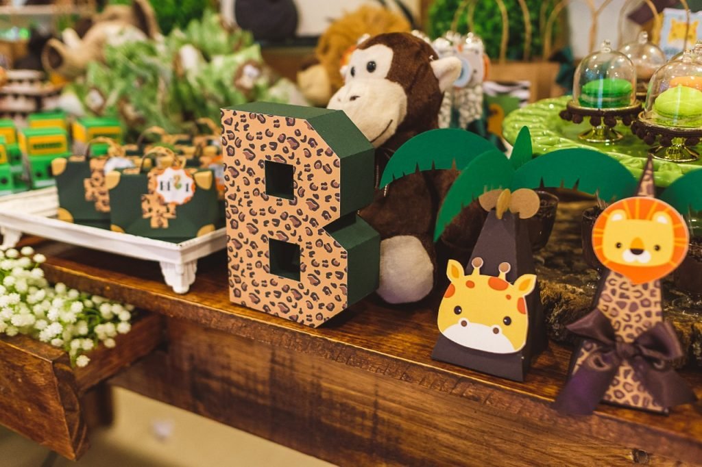 decoração safari baby versus safari luxo qual escolher