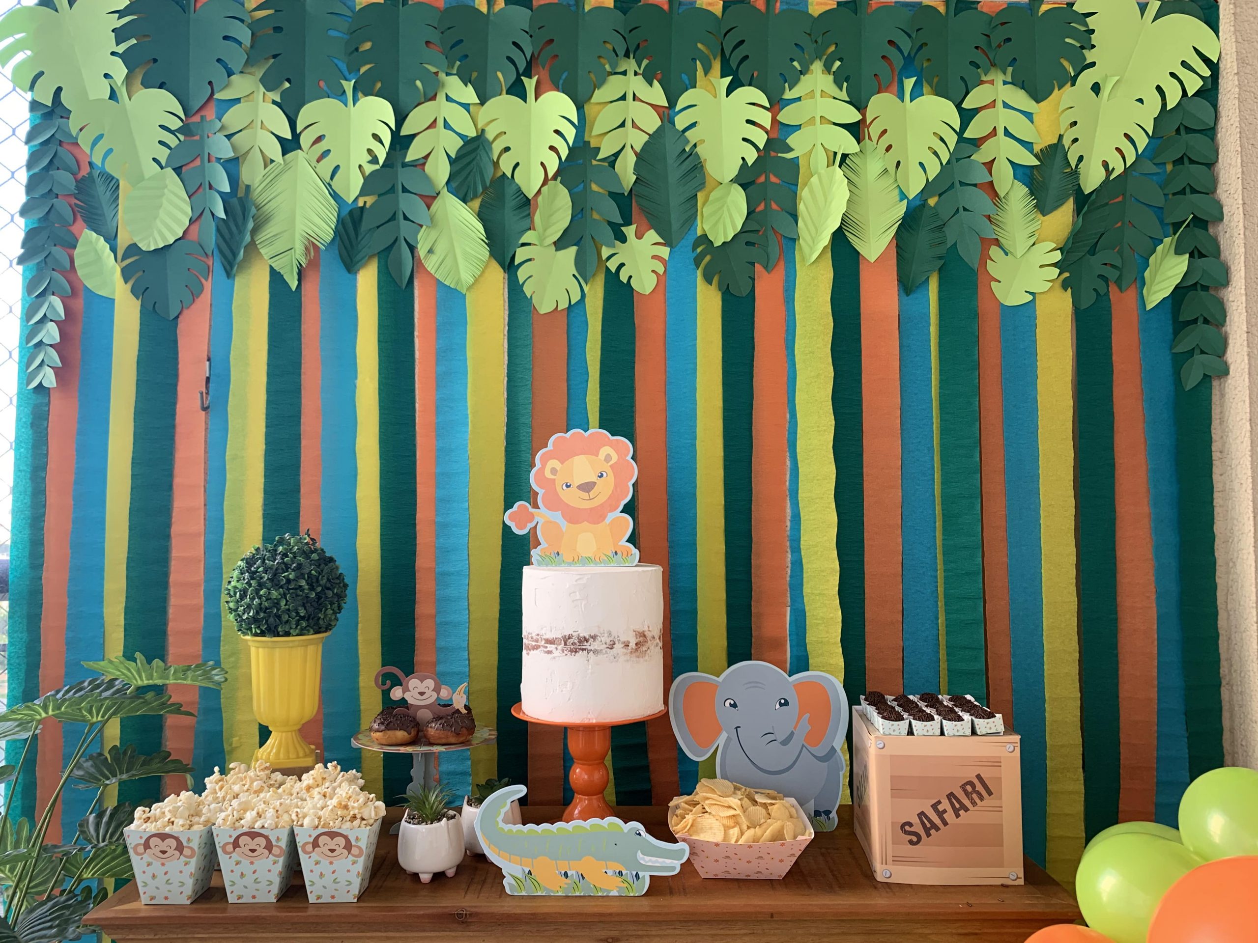 como usar folhagens artificiais decoração safari quarto