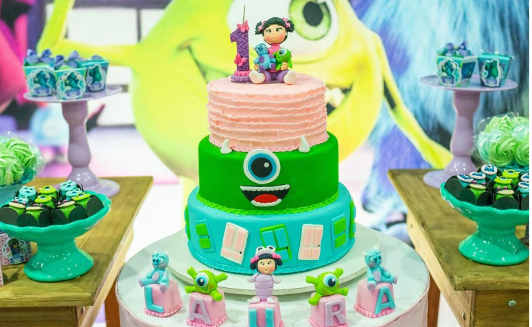 erros comuns ao decorar festa Monstros S.A.