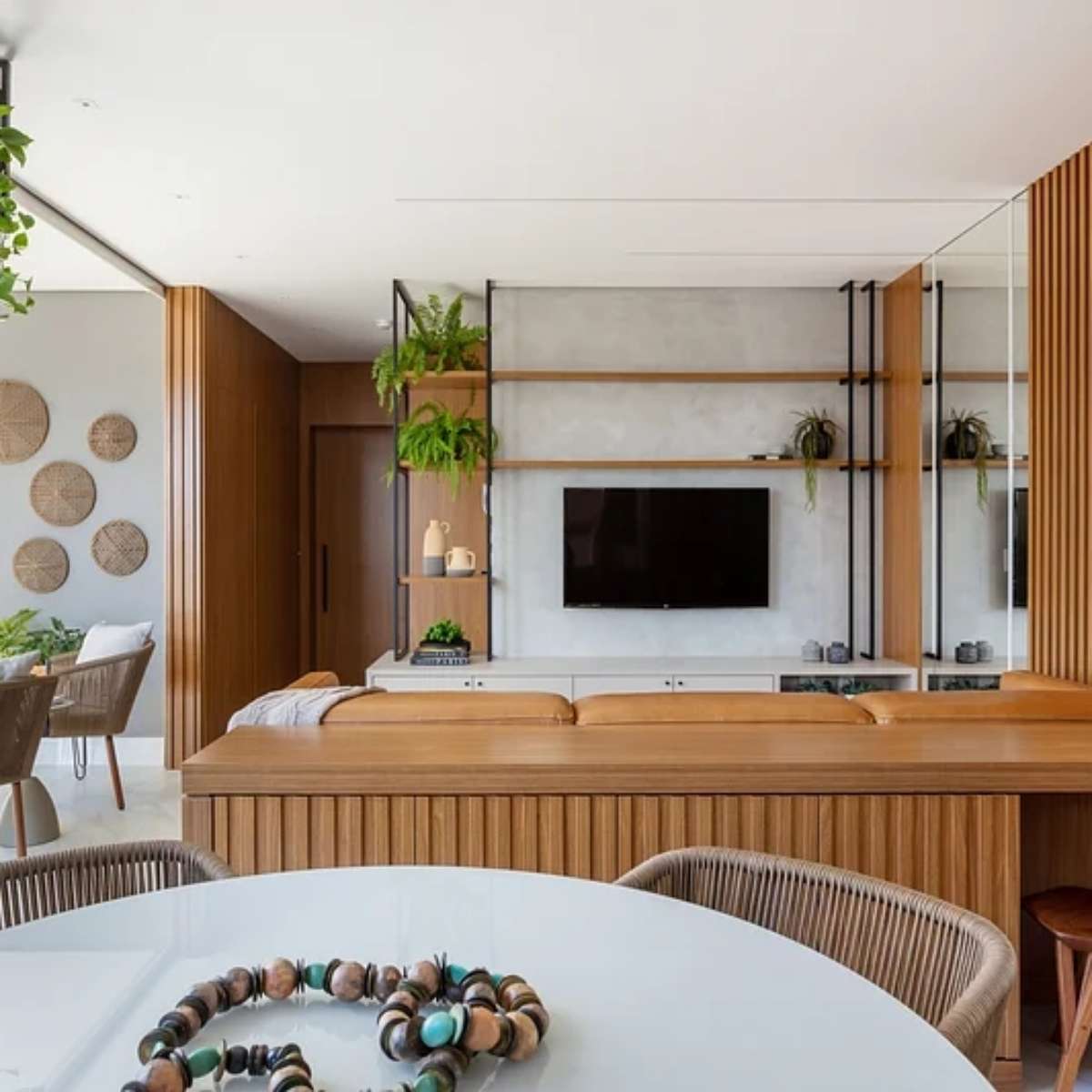 erros comuns ao decorar parede com madeira